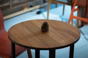 stolik kawowy z drewna
